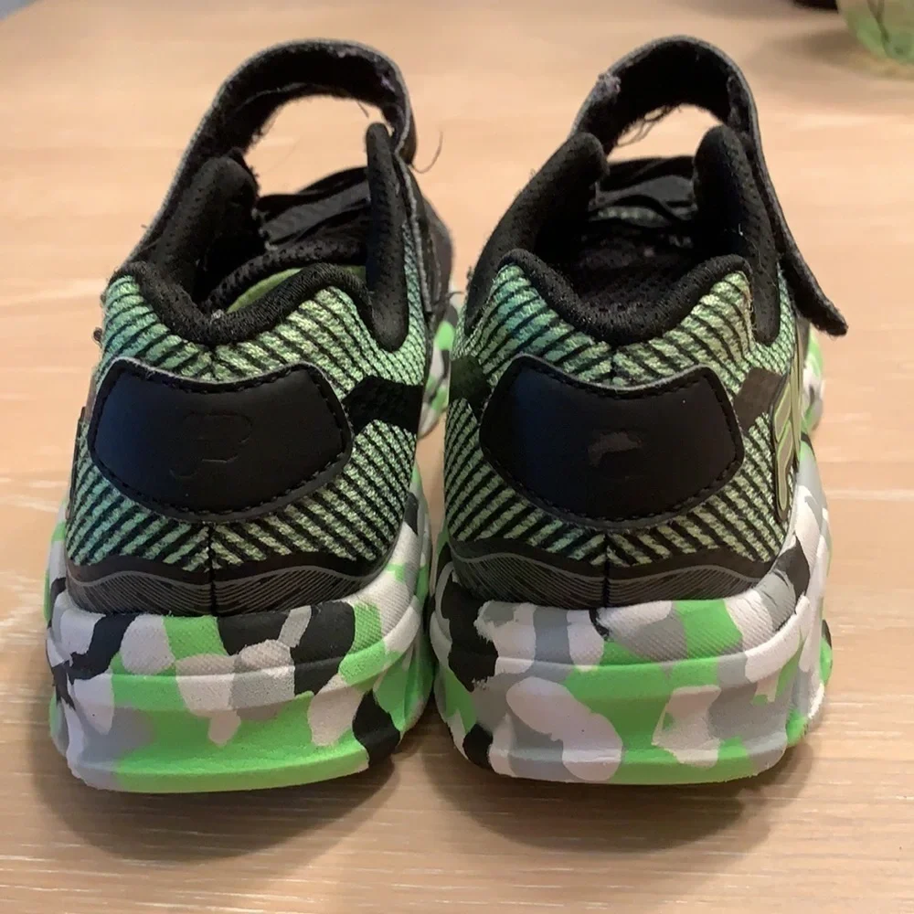 Men’s/ boys FILA sneakers with Velcro show wear